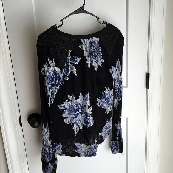 Lucky Brand Black and Blue Knit Top Size Small - Picture 4 of 6